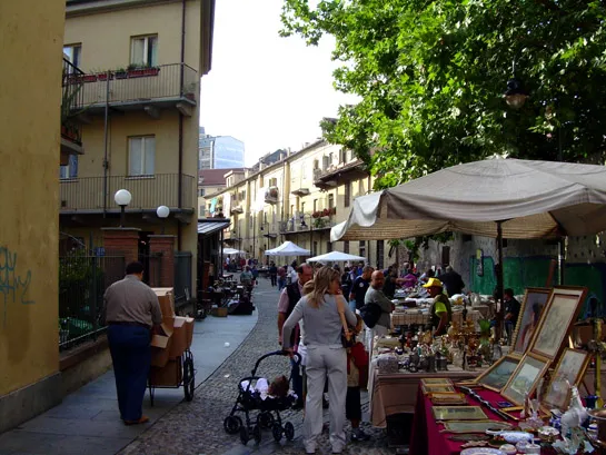 Caccia al tesoro tra i banchi: guida ai mercatini dove l'Italia vende la sua memoria in stile