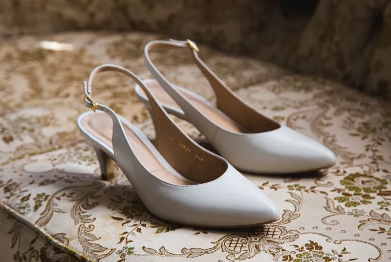 Il bianco che non tramonta mai: guida definitiva a portare le scarpe bianche con personalità
